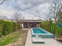 Bild (57784ba4a7dbc602fa5787072ba7c18f): Attraktives Zweifamilienhaus in bevorzugter Lage mit Pool und Doppelgaragen