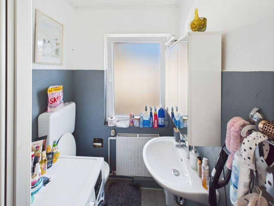 Badezimmer 1. OG Mehrfamilienhaus Oberhausen